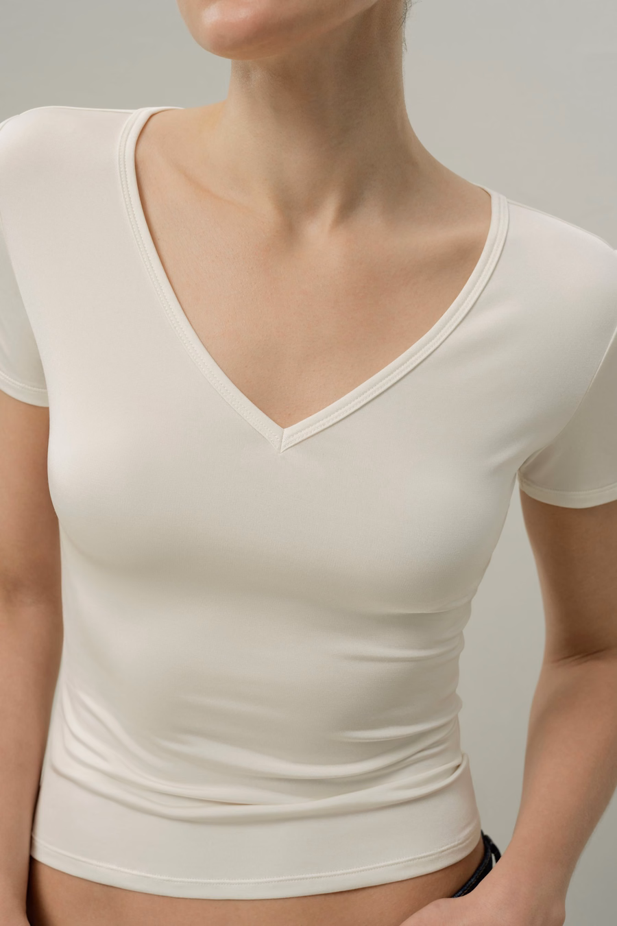 Silk Breeze Jersey V-neck Tee