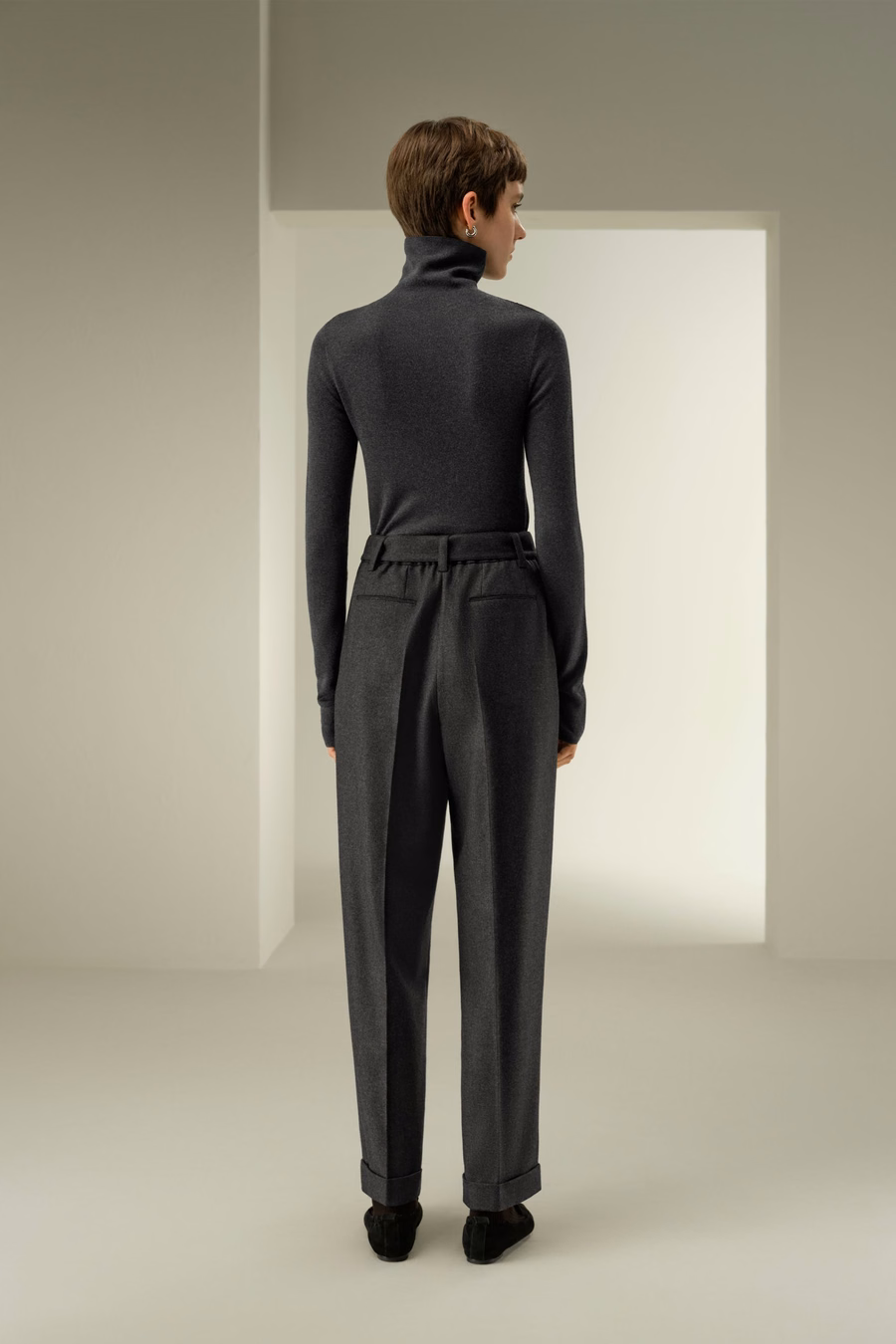 Front-Pleated Silk-Wool Barrel Pants