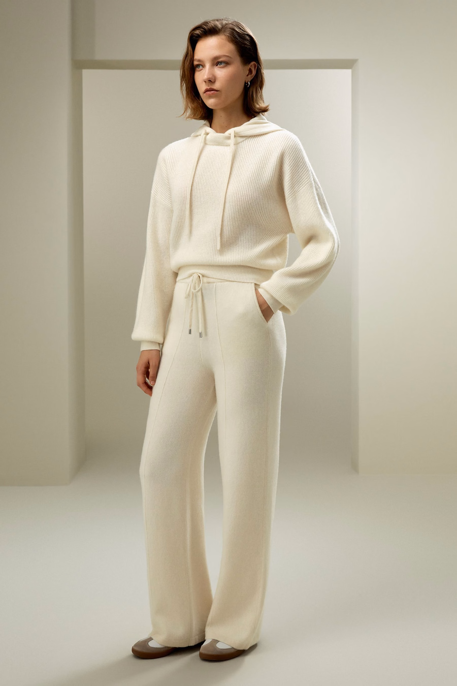 Eshe 2-in-1 Cashmere Detachable Hoodie