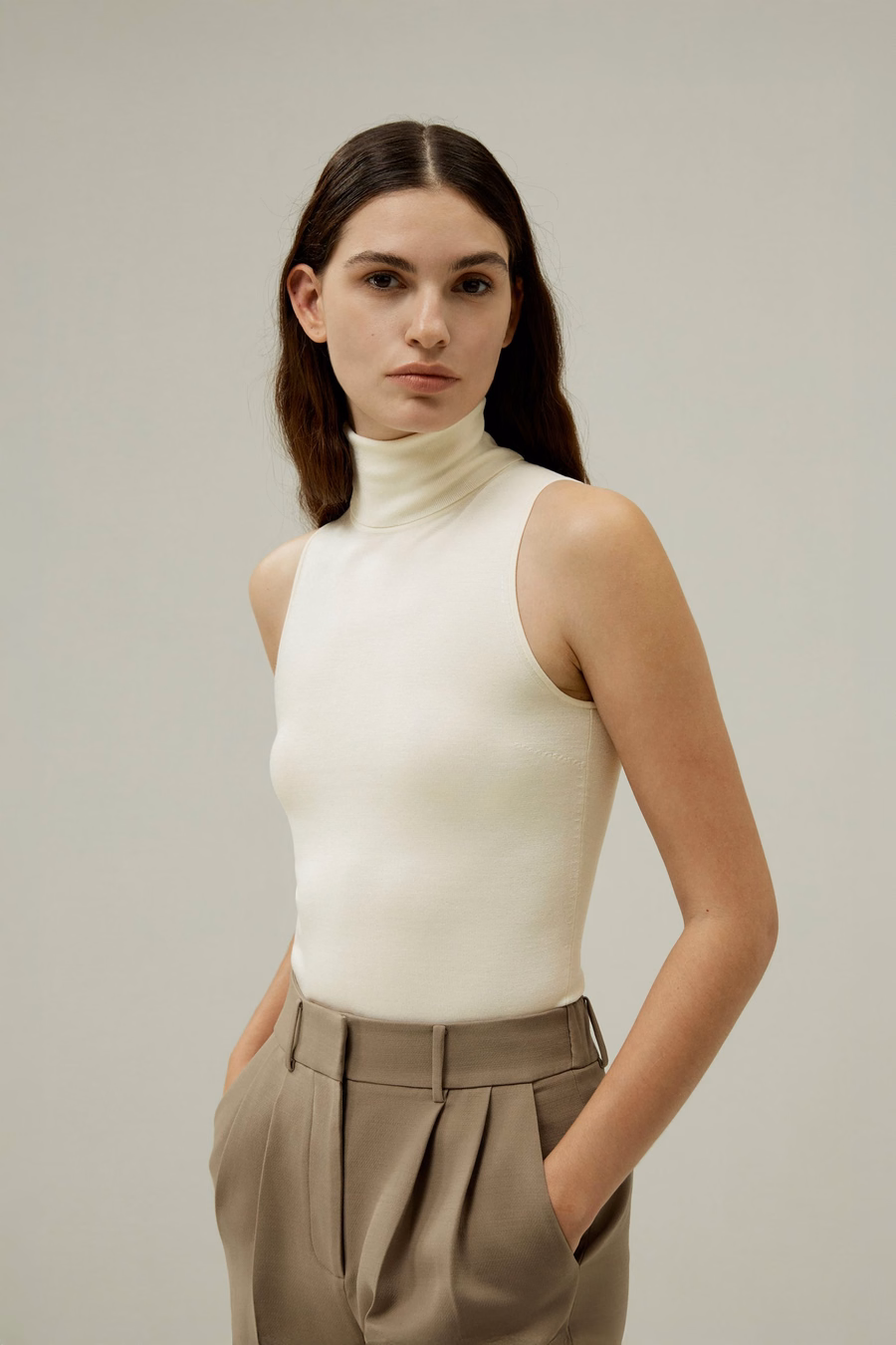 Minimalist Sleeveless Turtleneck Top