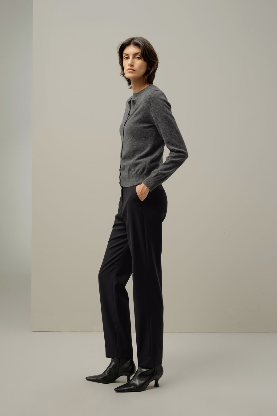 Cashmere Fitted Crew Neck Cardigan