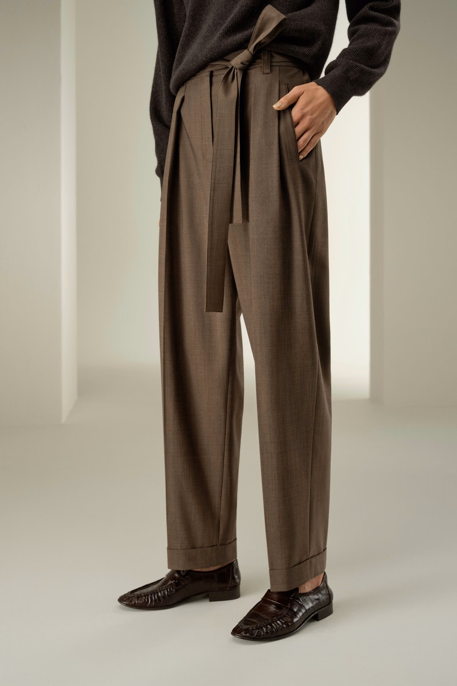 Havana Silk-Wool Barrel leg pants