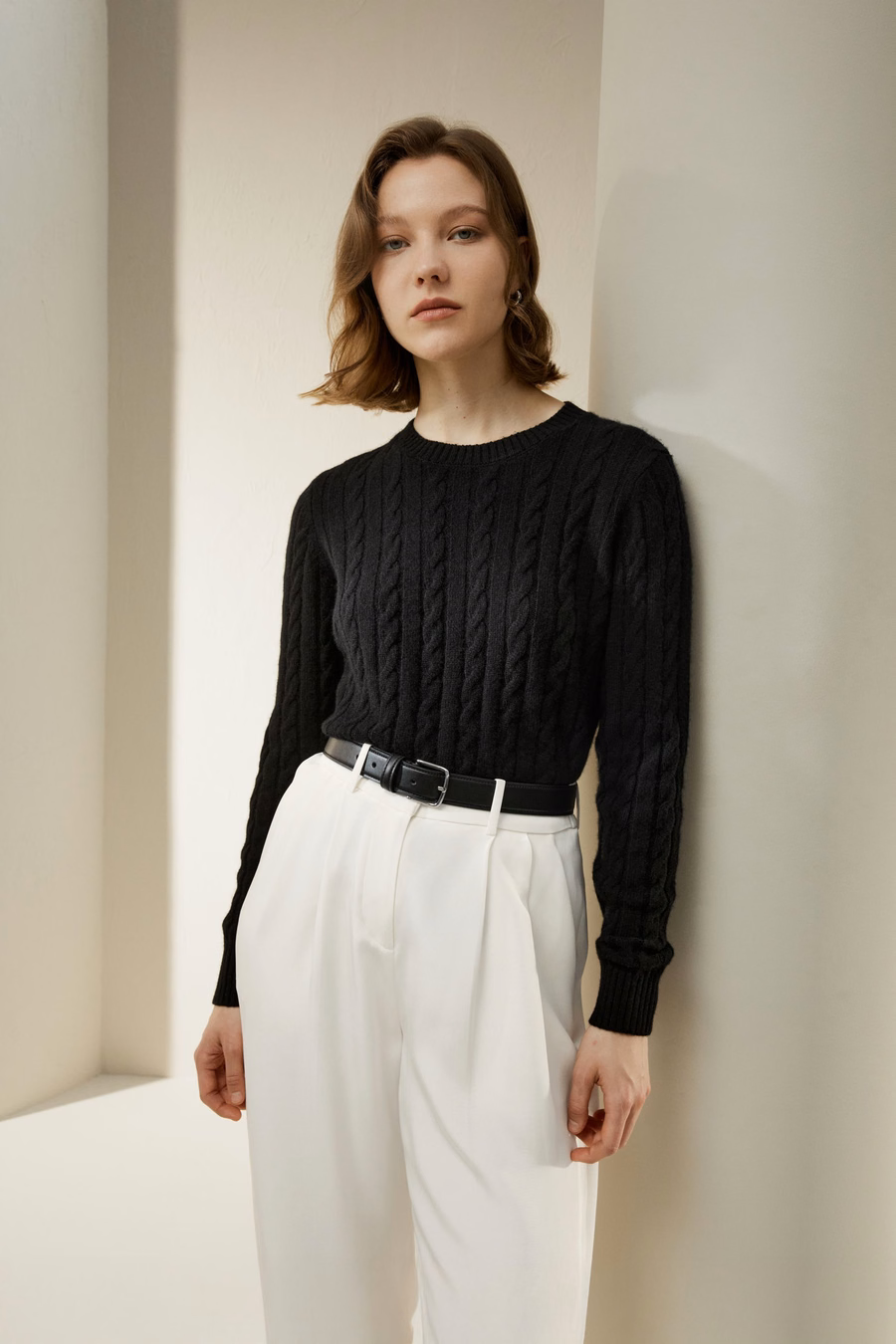Classic Cable Knit Sweater with Ribbed Edges