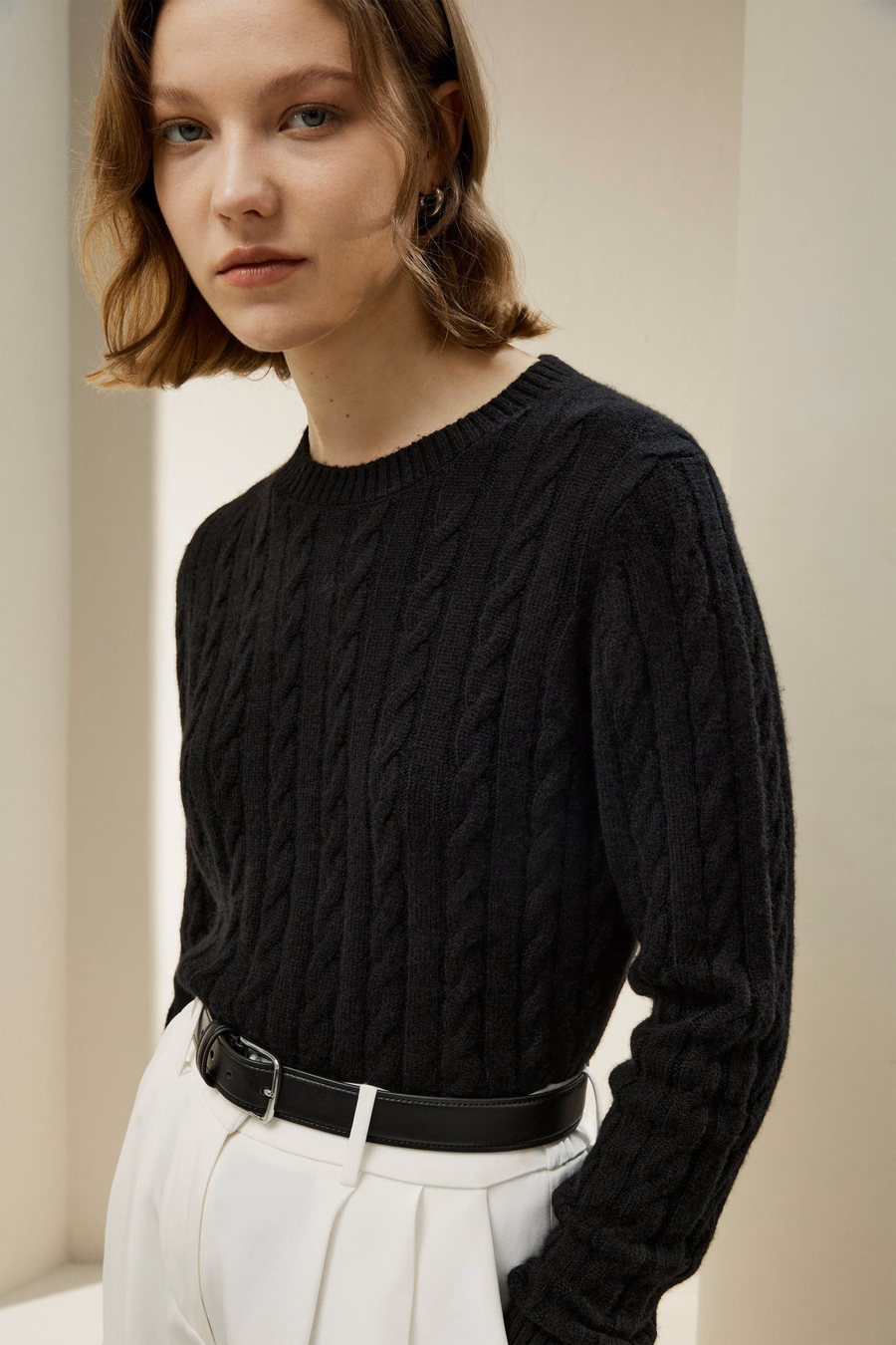 Classic Cable Knit Sweater with Ribbed Edges
