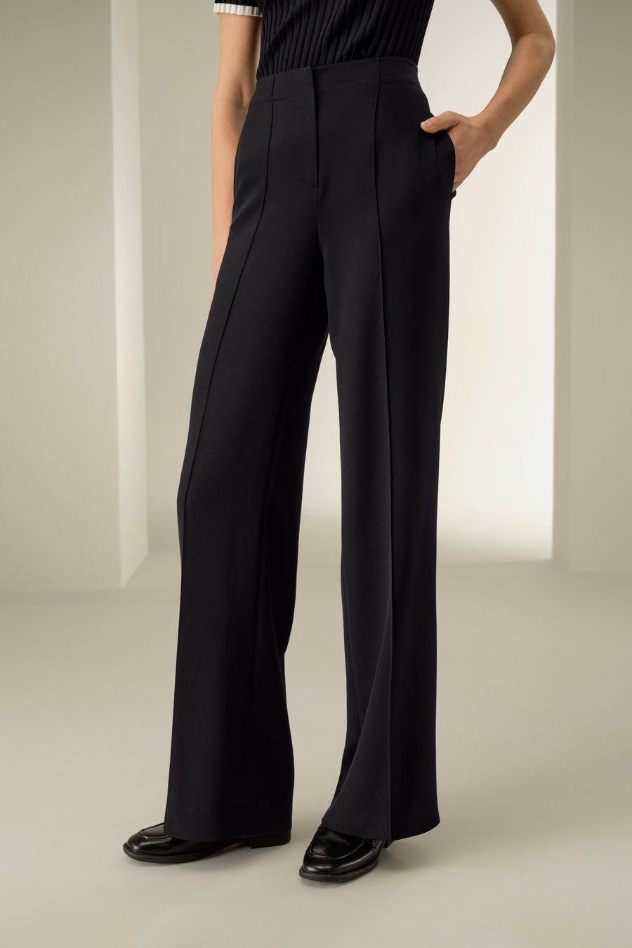 Minimalist Silk Crêpe Pant