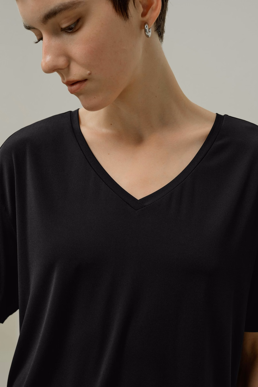 Silk Breeze Jersey Basic V-neck T-shirt