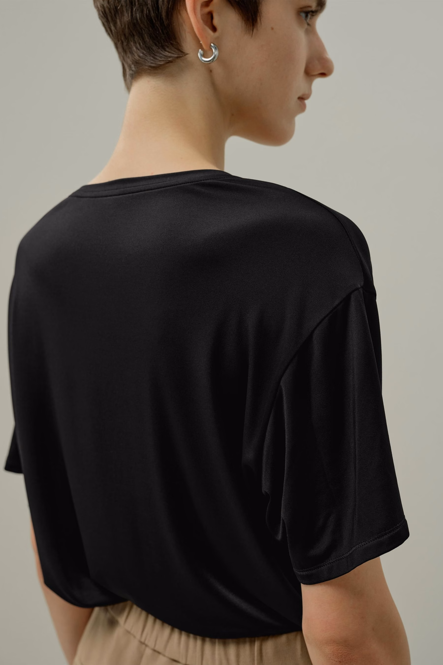 Silk Breeze Jersey Basic V-neck T-shirt