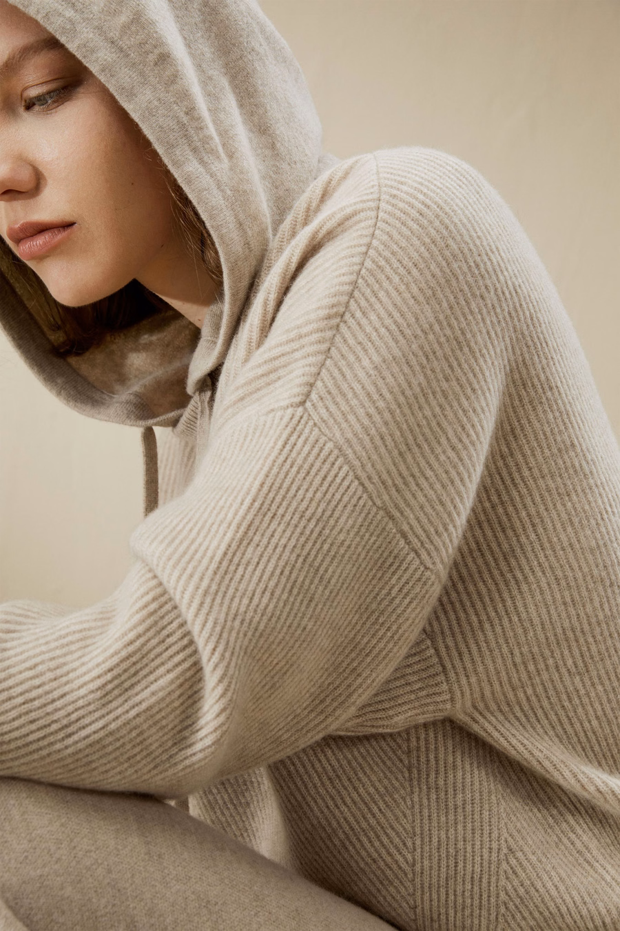 Eshe 2-in-1 Cashmere Detachable Hoodie