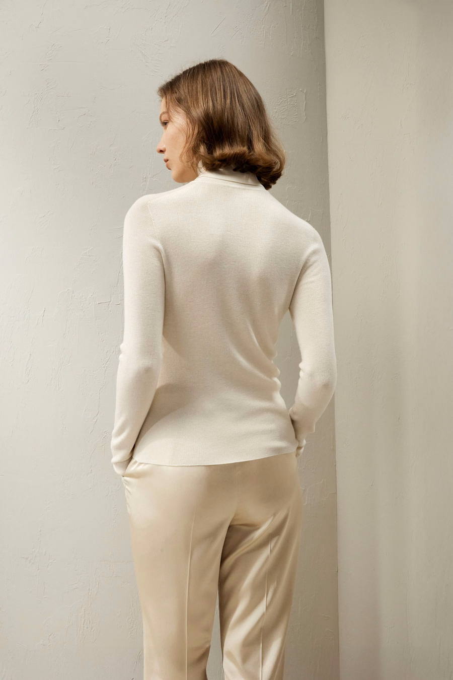 Seamless Silk-Cashmere Blend Turtleneck Sweater