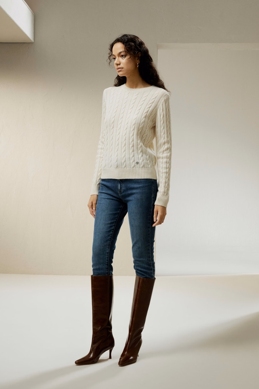 Classic Cable Knit Sweater with Ribbed Edges
