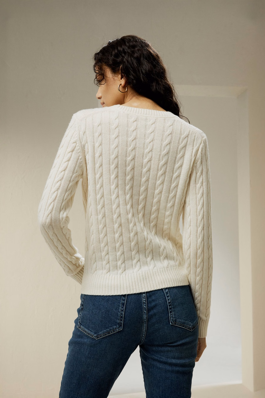 Classic Cable Knit Sweater with Ribbed Edges