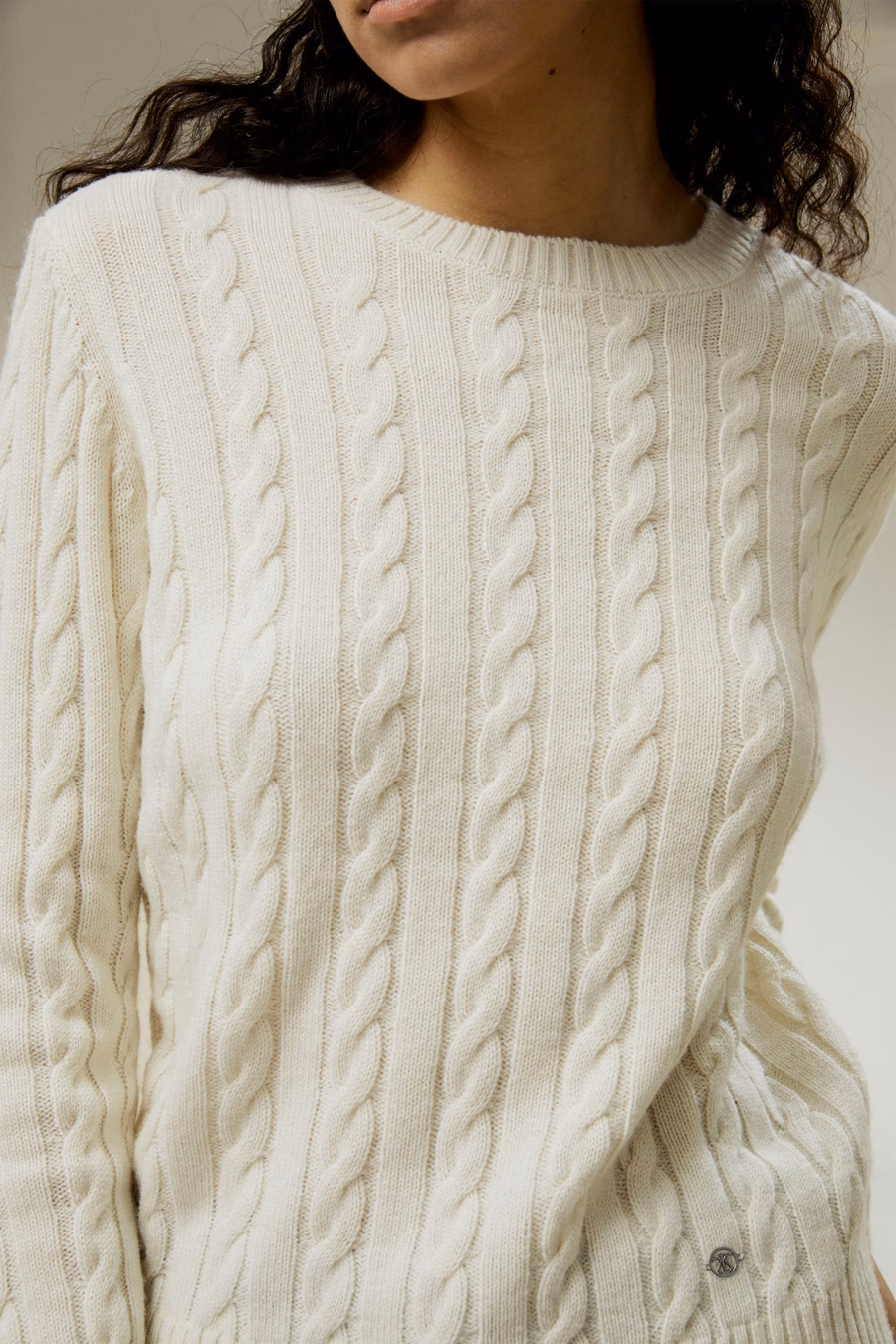 Classic Cable Knit Sweater with Ribbed Edges