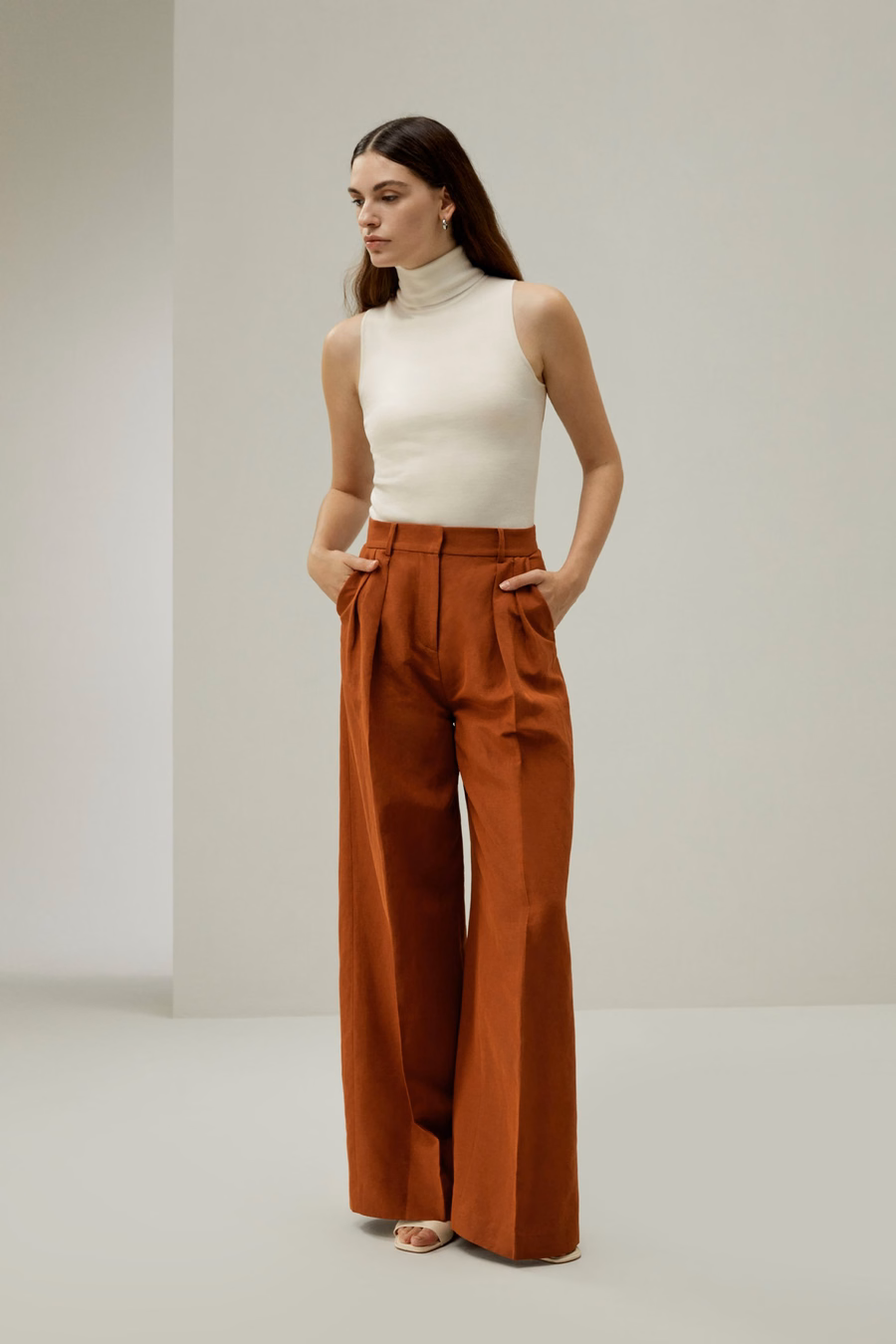 Front-Pleated Silk-Linen Blend Trousers