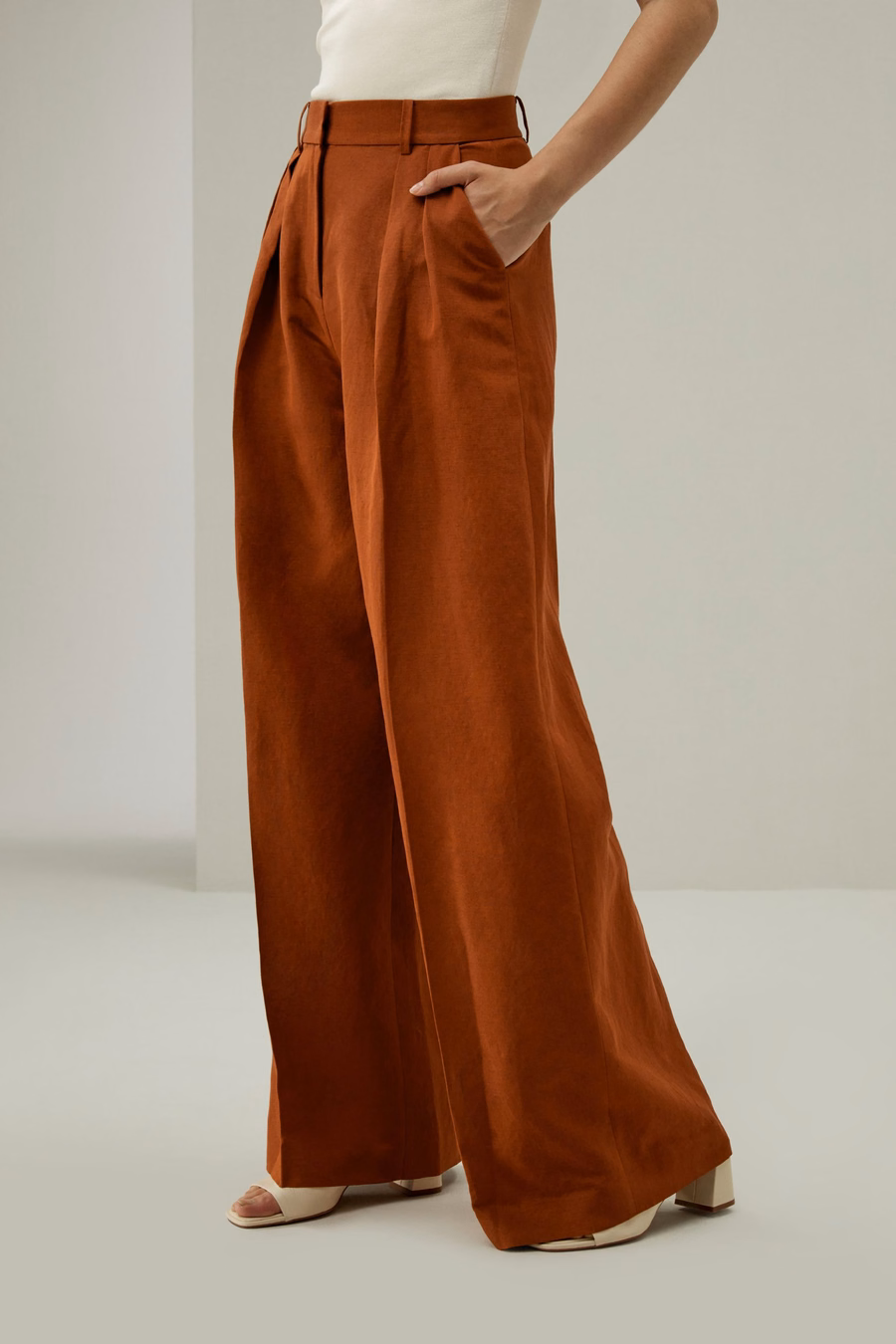 Front-Pleated Silk-Linen Blend Trousers