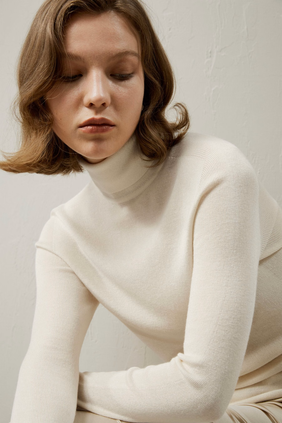 Seamless Silk-Cashmere Blend Turtleneck Sweater