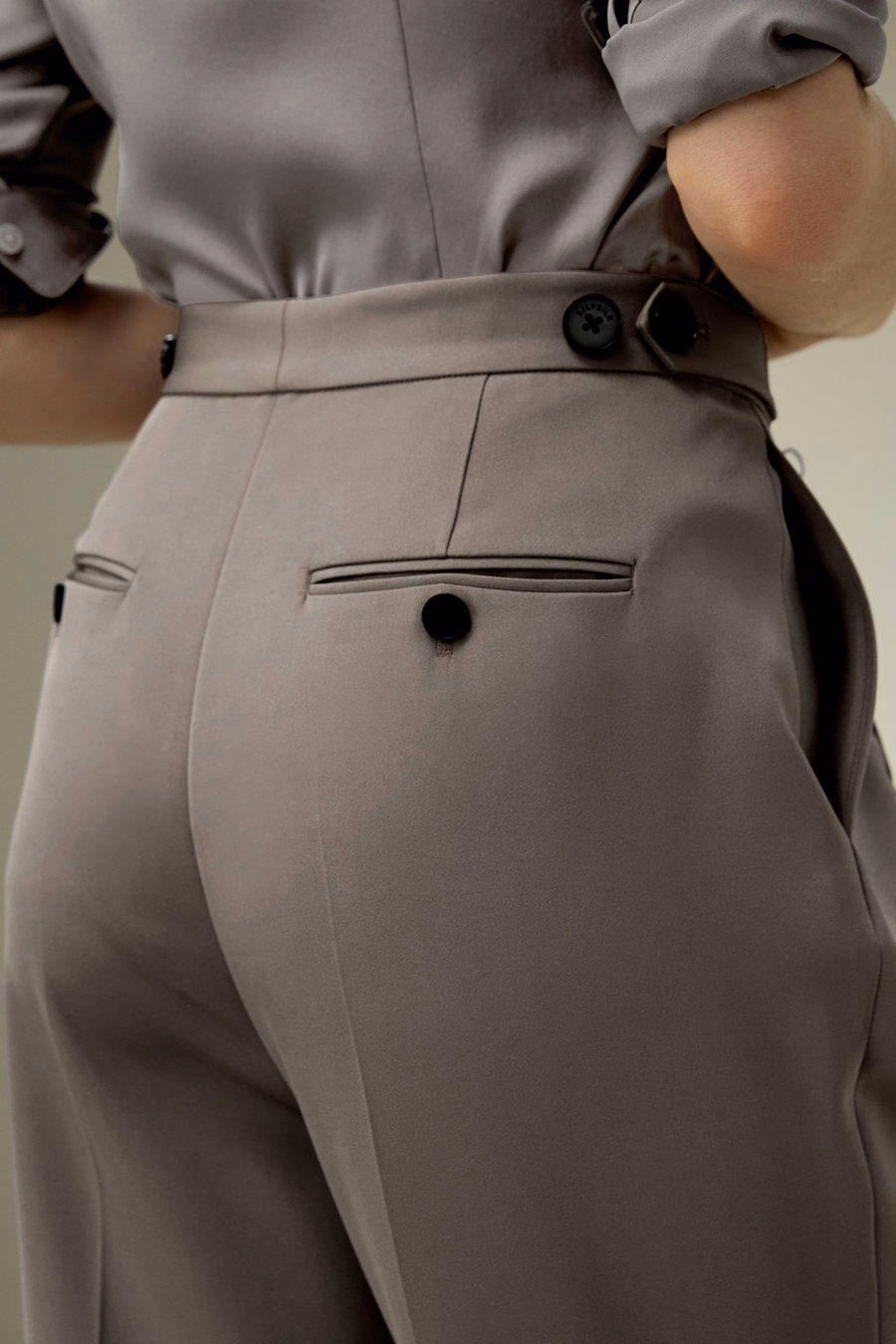 Subtle-flare Trousers