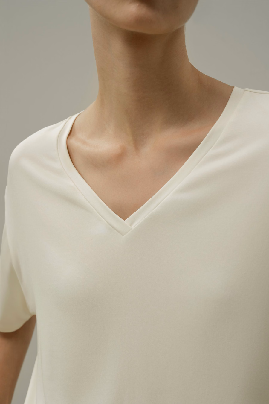 Silk Breeze Jersey Basic V-neck T-shirt